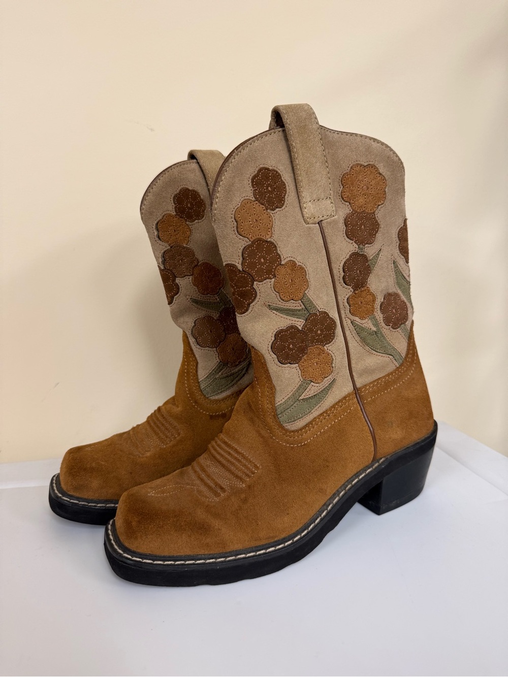 Ariat Women’s Size 7 Brown Tan Suede Leather Floral Embroidered Cowboy Boots